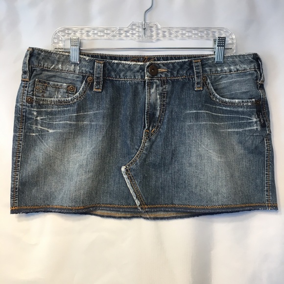 Silver Brand Short Distressed Jean Skirt Size 32 - Picture 1 of 6